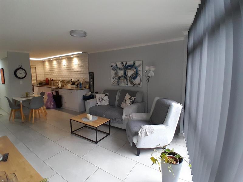 To Let 2 Bedroom Property for Rent in Sea Point Western Cape